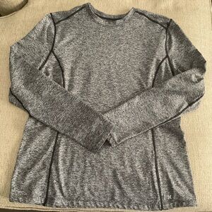 Hurley Women's Gray long-sleeve athletic or performance shirt.